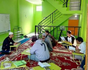 Les Privat Ngaji Al-Quran Jogja Murah Terbaik Guru Datang Kerumah belajar IQRO, Al-Qur'an, Tajwid, Tahsin hinggal murottal. Belajar berkah bersama kami.